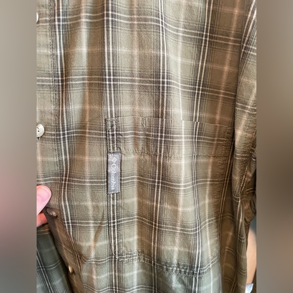 Columbia 💯% cotton Men’s Button down Green Plaid size M Medium - Picture 8 of 11